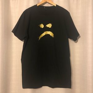 Black & gold T-shirt. Size L.